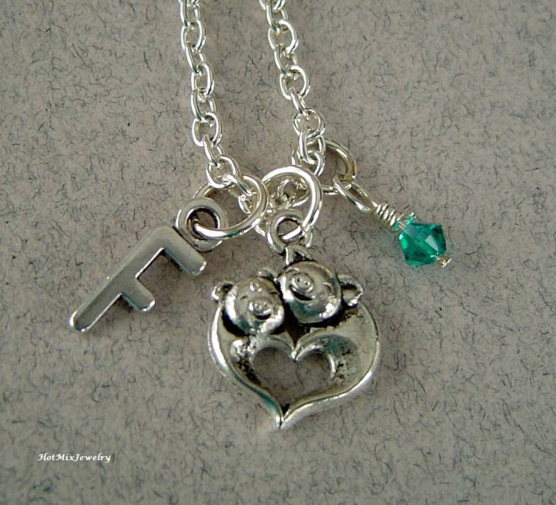 Zwei Schweine Herz Halskette, Personalisierte Antik Silber Birthstone Anfängliche Monogramm Baby Ferkel Mutter Tochter Halskette von HotMixJewelry