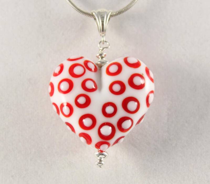 Weiß Herz Anhänger Mit Red Dots Lampwork Glasperle Sterling Silber-Ergebnisse Weiß Herz Anhänger Mit Red Dots Lampwork Glasperle Sterling Silber-Ergebnisse von HotPieceofGlassBeads