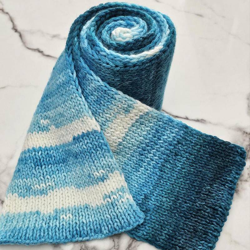 Handgefertigter Blauer Ombre-strickschal Warmer Polyacryl-Winter-Wrap Handgefertigter Blauer Ombre-strickschal Warmer Polyacryl-Winter-Wrap von HotsAngel