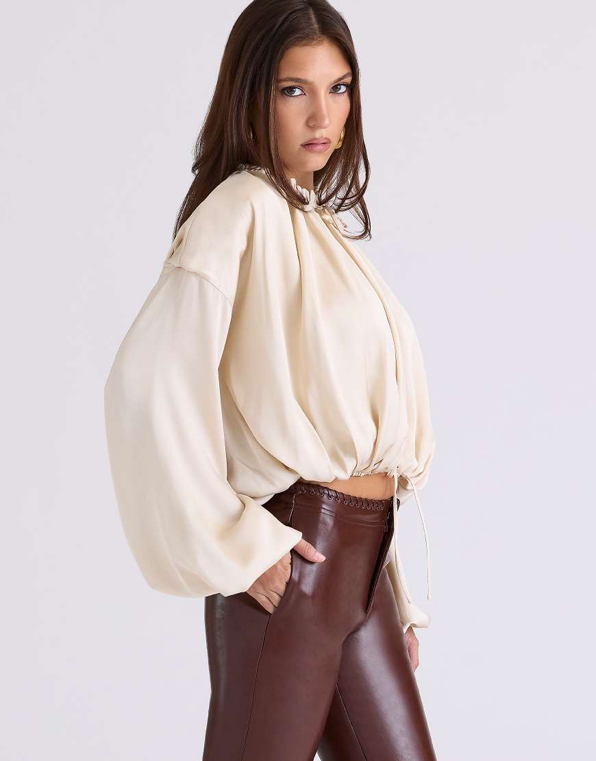 House of CB - Talia - Satin-Bluse in Ecru mit offener Vorderseite-Neutral von House of CB