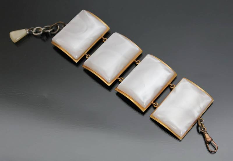xxl Perlmutt Lucite Kunststoff Armband Im Art Deco Stil. Vergoldet, Idar-Oberstein Trachtenschmuck von HouseOf3Cats