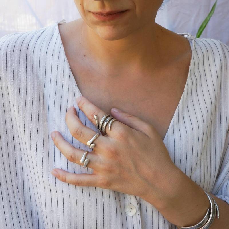 Siegelring Antik Silber, Zierlicher Boho Ring in Schlangen-Optik, Kleiner Minimal Verstellbarer Layering Ring, Tier Stapelbar von HouseOfAsterodea