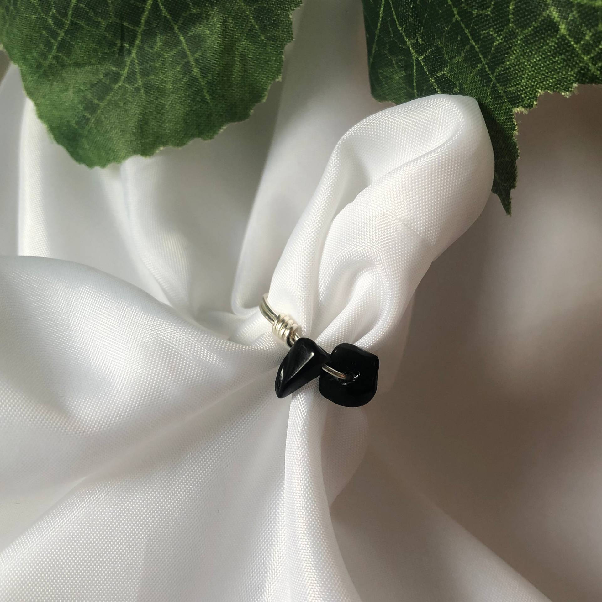 Obsidian Minimal Edelsteinringe Crystal Drahtring Edelsteine Kristall Handarbeit Natursteinring Damenschmuck Boho Hippie Chakra Spritual Goa Obsidian Minimal Edelsteinringe Crystal Drahtring Edelsteine Kristall Handarbeit Natursteinring Damenschmuck Boho Hippie Chakra Spritual Goa von HouseOfCreationsDE