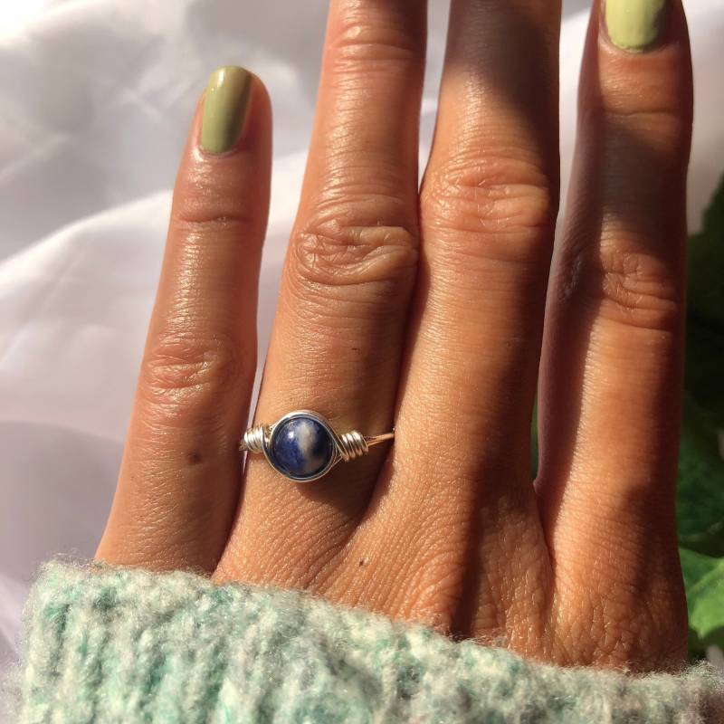 Sodalith Edelsteinring | Edelsteinringe Blau Crystal Drahtringe Edelsteine Kristall Handarbeit Natursteinring Ring Damenschmuck Boho Hippie von HouseOfCreationsDE