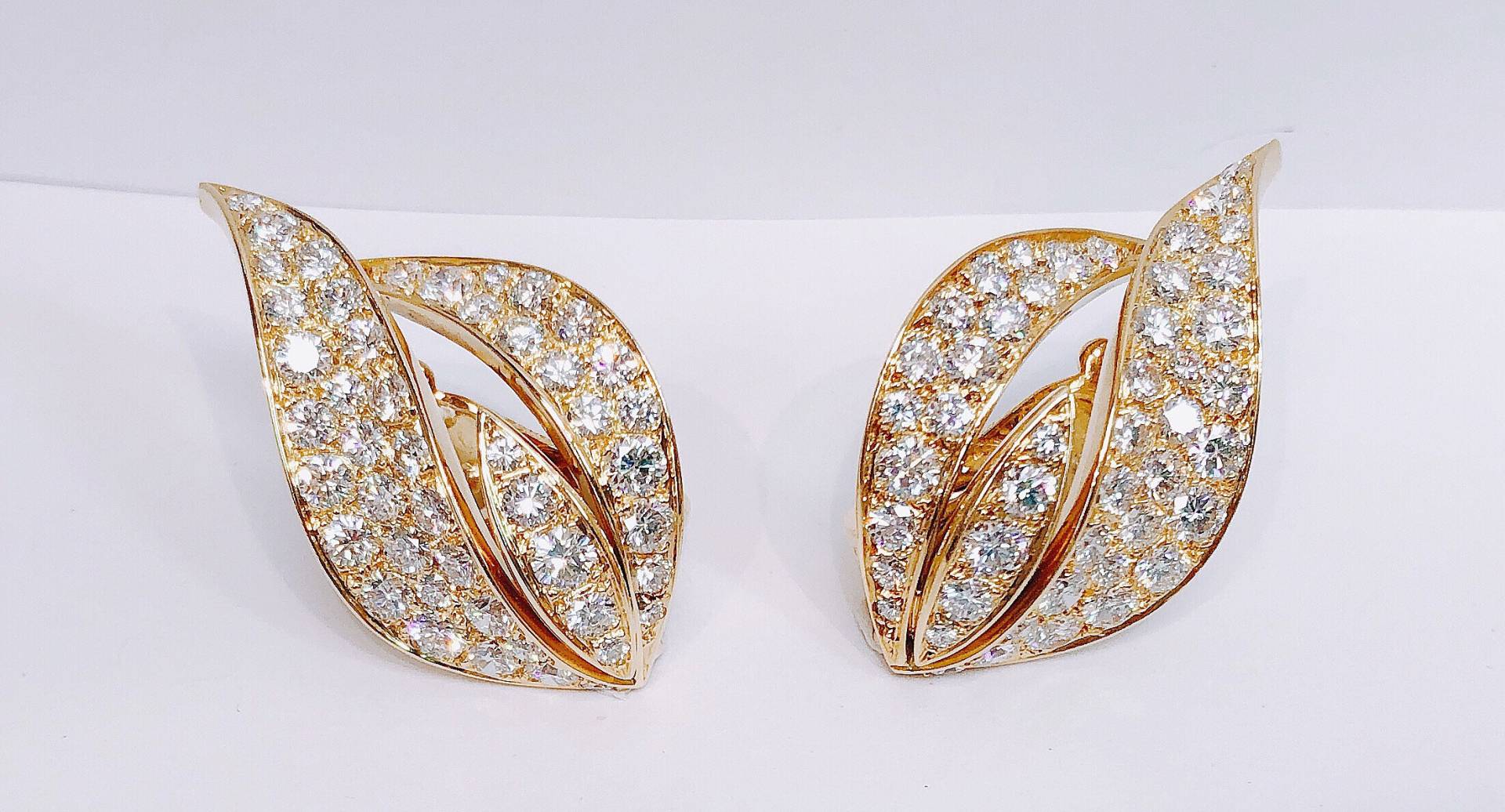 Goldene Flamme Naturdiamant Ohrring von HouseOfGemsNYC