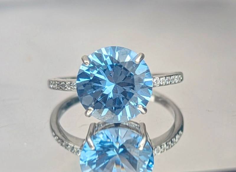 Echt Himmel Blau Spinell Ring Gepflastert Band 8mm Rundschliff 2 Karat Silber Hellblau Für Ihre Frauen Geburtstagsgeschenk Edelstein Schmuck von HouseOfLisaBayer