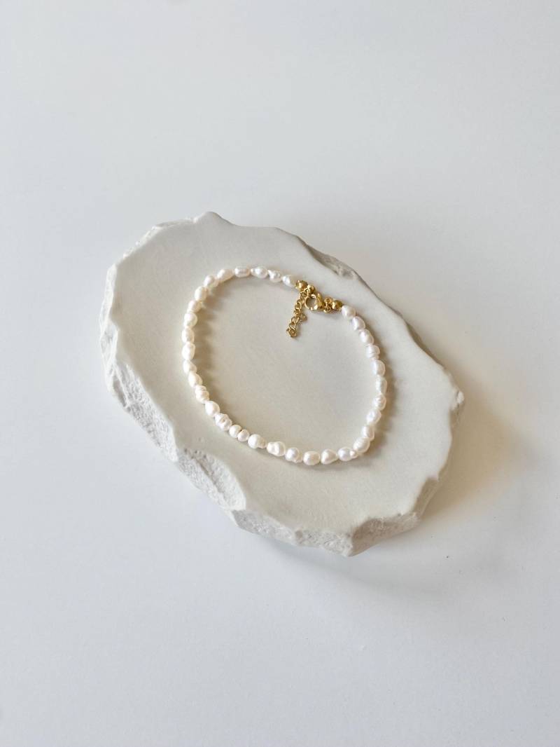 Kali Anklet | Fußkettchen Aus Süßwasserperlen von HouseOfNikodem