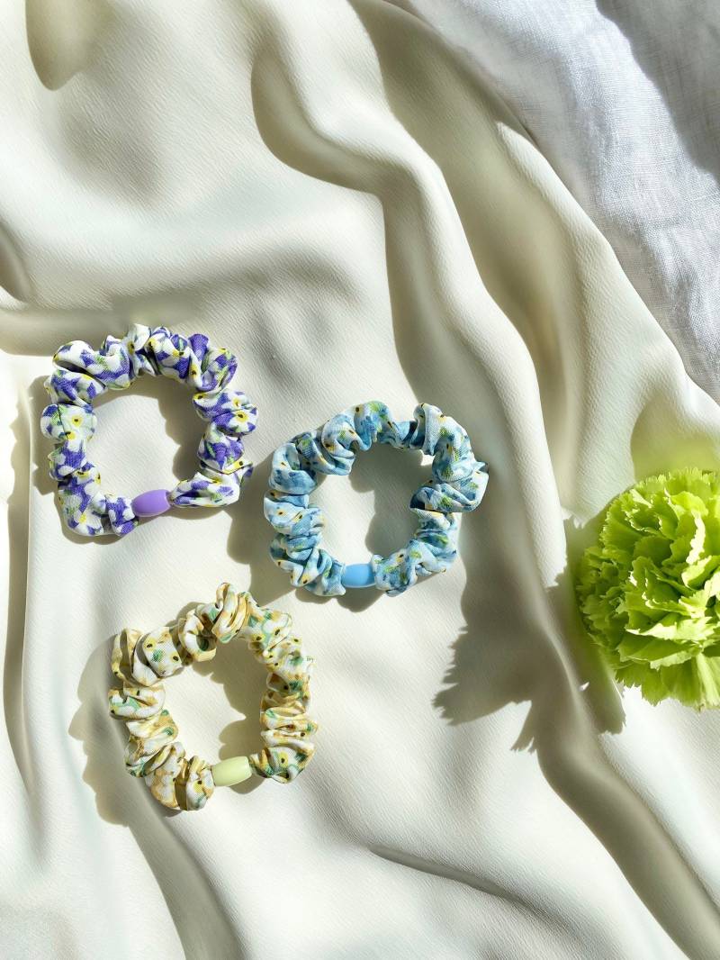 Little Flower Scrunchie | Haargummi Mit Blumenmuster von HouseOfNikodem