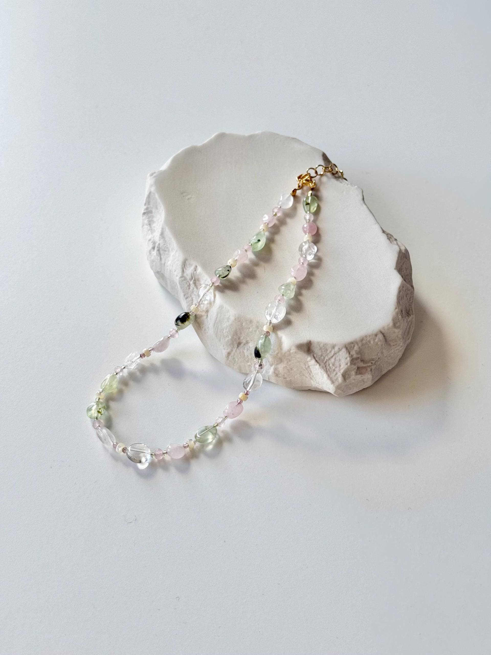 Spring Necklace | Edelsteinkette Mit Frühlingsfarben Spring Necklace | Edelsteinkette Mit Frühlingsfarben von HouseOfNikodem
