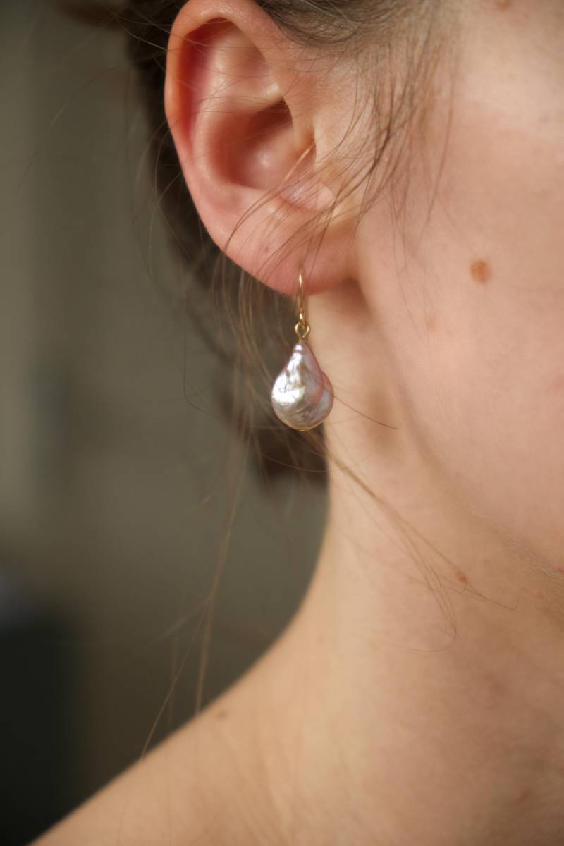 Tiva Earrings | Hängende Perlenohrringe von HouseOfNikodem