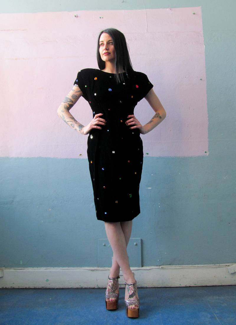 Vtg 80Er Jahre Jeweled Samt Cocktailkleid/Tiefer Rückenausschnitt von HouseOfRenata