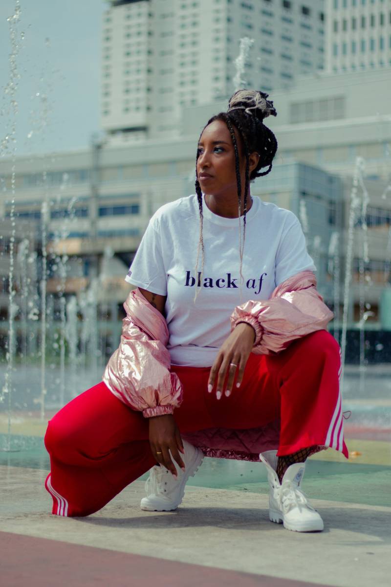 Schwarz-Af | Weiß. Streetwear, Schwarz Im Besitz, Afropunk, Sommer, Festival, Weißes Hemd, Melanin, Bleiben Erwachte, Afrocentric Grafik T-Shirt von HouseOfSanaa