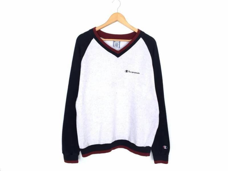 Champion Small Logo Spellout Pullover Sweatshirt von HouseOfWMK