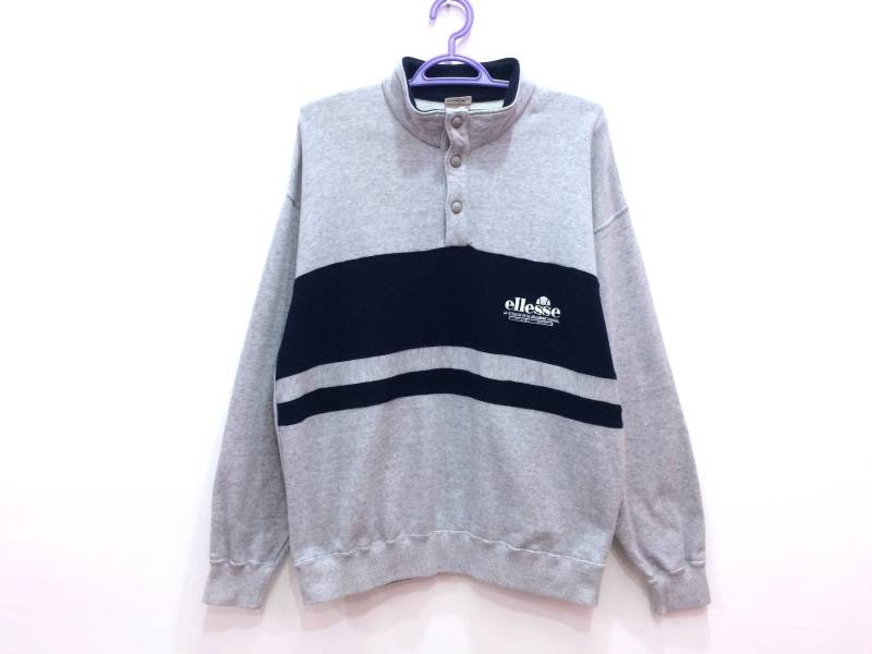 Vintage Ellesse Tennis Spellout Stickerei Gestreiftes Pullover Sweatshirt von HouseOfWMK