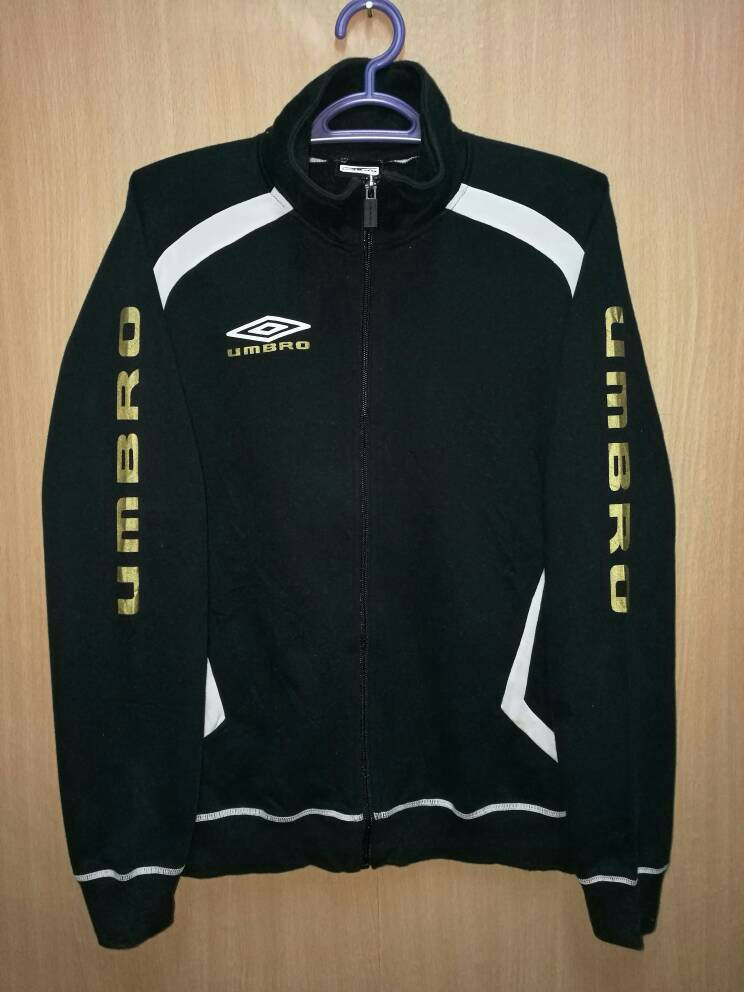 Vintage Umbro Small Logo Spellout Pullover Größe M von HouseOfWMK