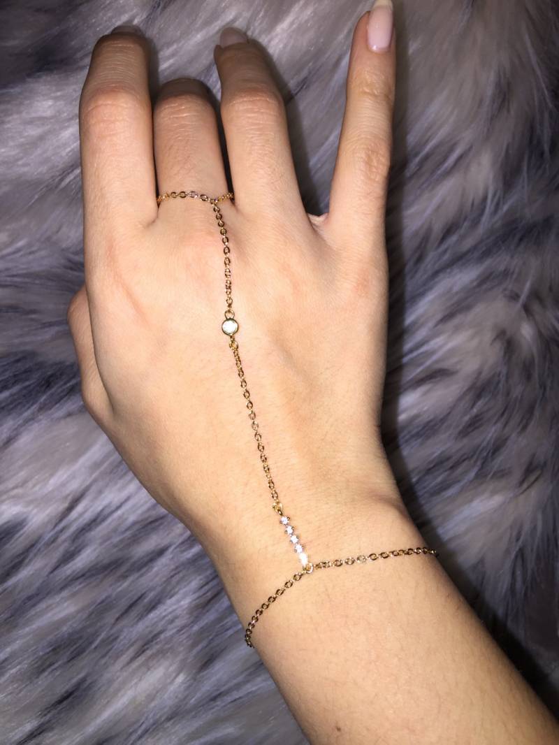 Zierliches Goldkristall Anhänger Handketten Armband Zierliches Goldkristall Anhänger Handketten Armband von HouseofGilt