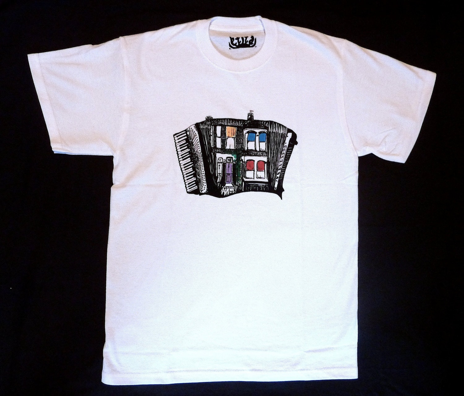 Halbpreis Verkauf Akkordeon Haus T-Shirt Halbpreis Verkauf Akkordeon Haus T-Shirt von HouseofHen