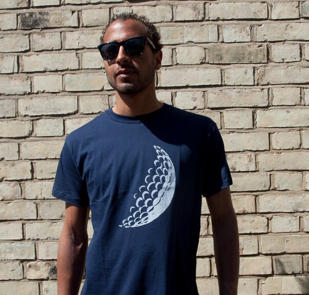 Mondball-T-Shirt Mondball-T-Shirt von HouseofHen