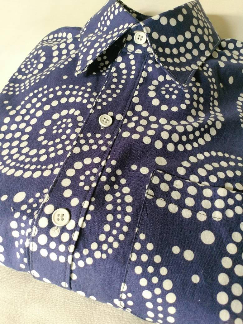 Marine Blau Button Down Shirt von HouseofHurli