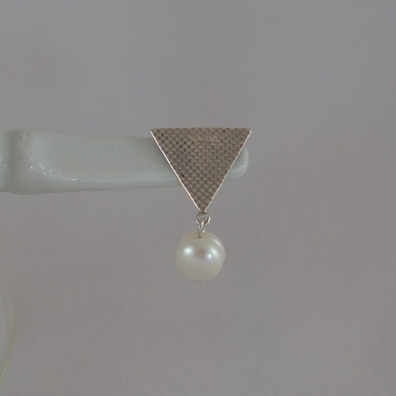 Möbius Pin Anstecker Süßwasserperle von HouseofJulia