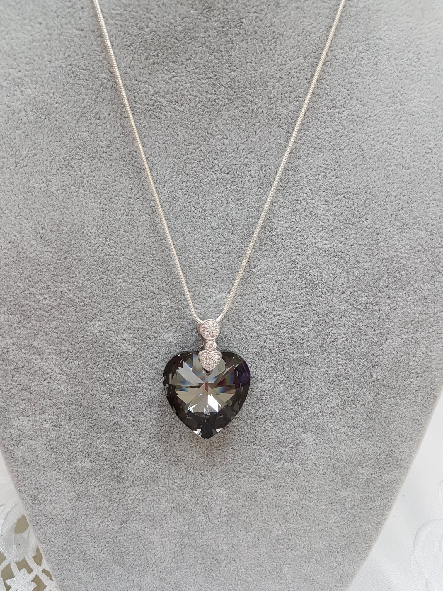 Schwarzer Swarovski Kristallanhänger Schwarzer Swarovski Kristallanhänger von HouseofLinda