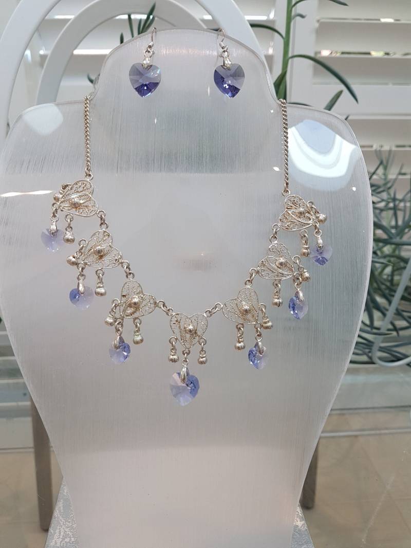 Silberne Halskette Mit Lilac Heart Shaped Swarovski Kristalle Silberne Halskette Mit Lilac Heart Shaped Swarovski Kristalle von HouseofLinda