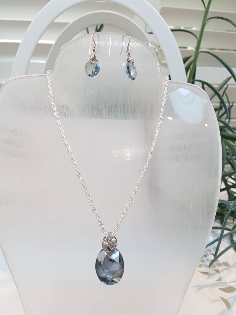 Swarovski Crystal Pendant & Ohrringe Set Swarovski Crystal Pendant & Ohrringe Set von HouseofLinda