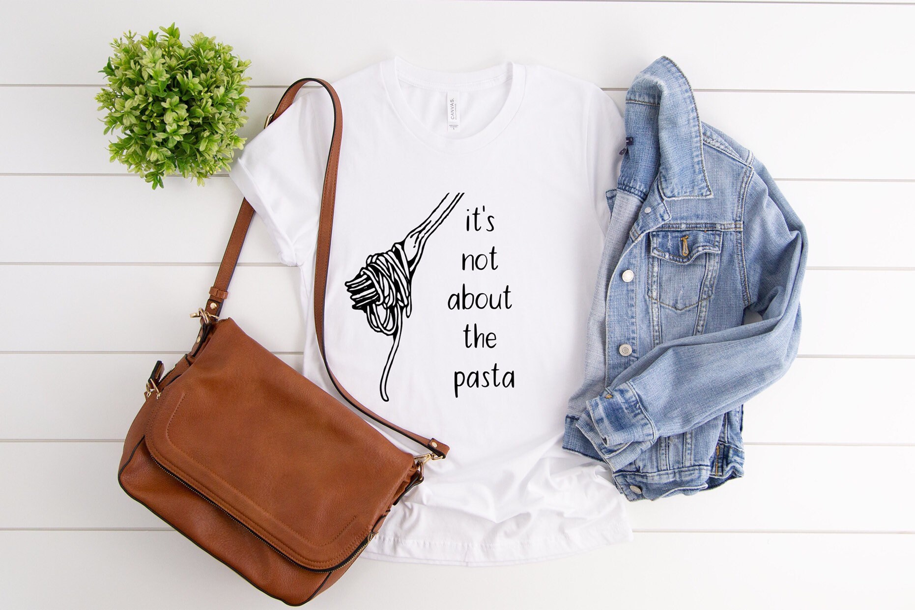 Vanderpump Regeln | Es Geht Nicht Um Die Pasta Bravo Tv Fan Kurzarm Unisex T-Shirt von HouseofMessyHair