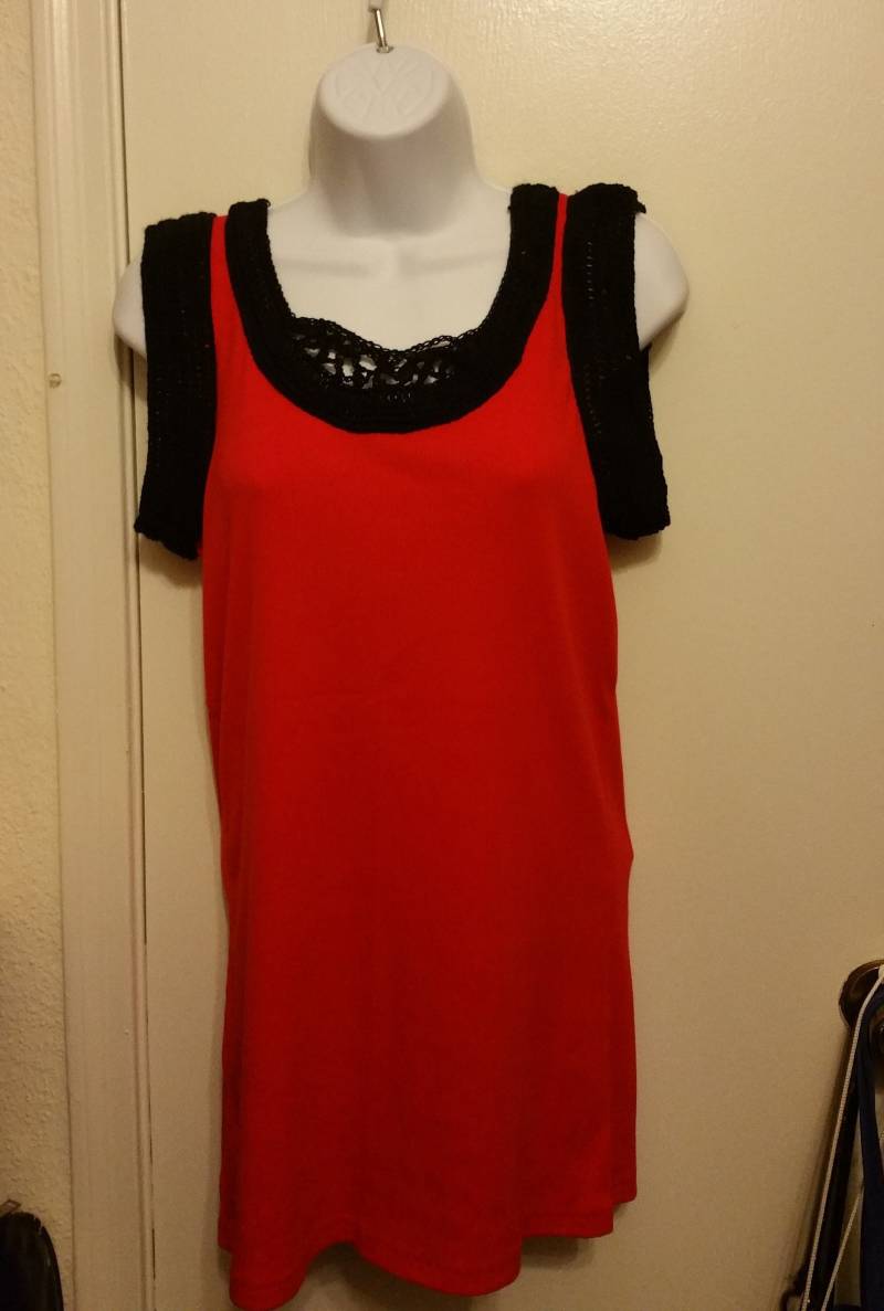Damen Rot Tank/Damen Häkeln Tank/Rot Und Schwarz Tank/Schwarz Gehäkelte Gehäkelt Tank/Frauen Geschenk/Frauen Kleidung Damen Rot Tank/Damen Häkeln Tank/Rot Und Schwarz Tank/Schwarz Gehäkelte Gehäkelt Tank/Frauen Geschenk/Frauen Kleidung von HouseofShacklock