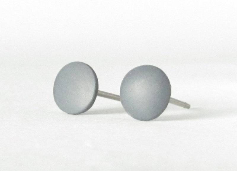 Minimalist Ohrstecker, Matte Graue Unisex Ohrringe, Ohrringe Für Männer Minimalist Ohrstecker, Matte Graue Unisex Ohrringe, Ohrringe Für Männer von HouseofShiba