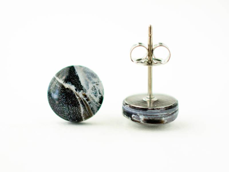 Schwarz-Weiße Faux-Quarz-Ohrstecker, Glänzende Kunststein-Posts, Marmorartige Ohrstecker, 3 Größen Erhältlich Schwarz-Weiße Faux-Quarz-Ohrstecker, Glänzende Kunststein-Posts, Marmorartige Ohrstecker, 3 Größen Erhältlich von HouseofShiba