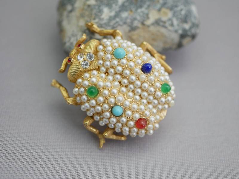 Vintage Kunstperle Und Strass Skarabäus Brosche Nb9 Vintage Kunstperle Und Strass Skarabäus Brosche Nb9 von HouseofTwinkleVTG