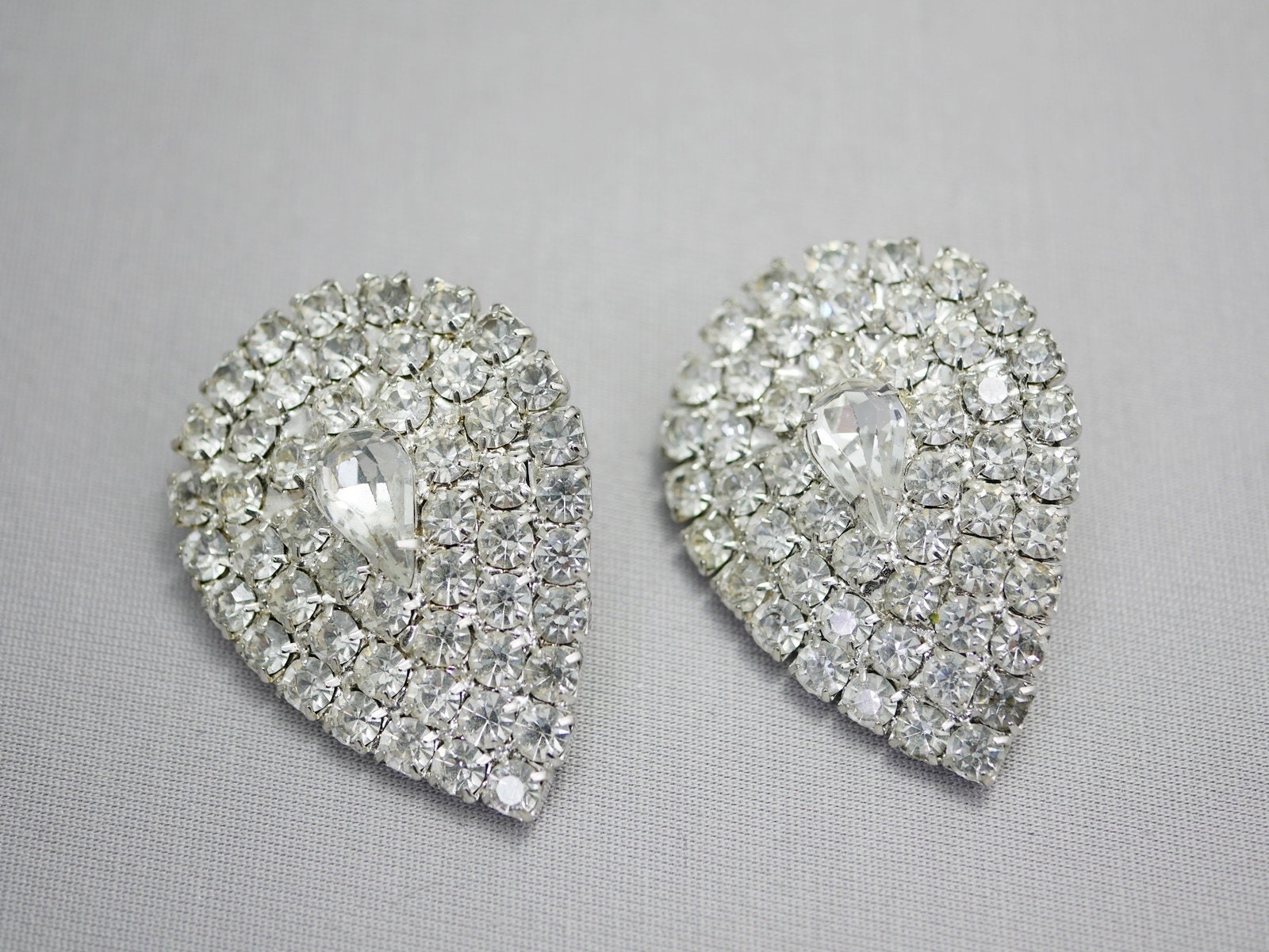 Vintage Strass Ohrringe Ohrclips Große Strassclips Glitzer Vintage Strass Ohrringe Ohrclips Große Strassclips Glitzer von HouseofTwinkleVTG