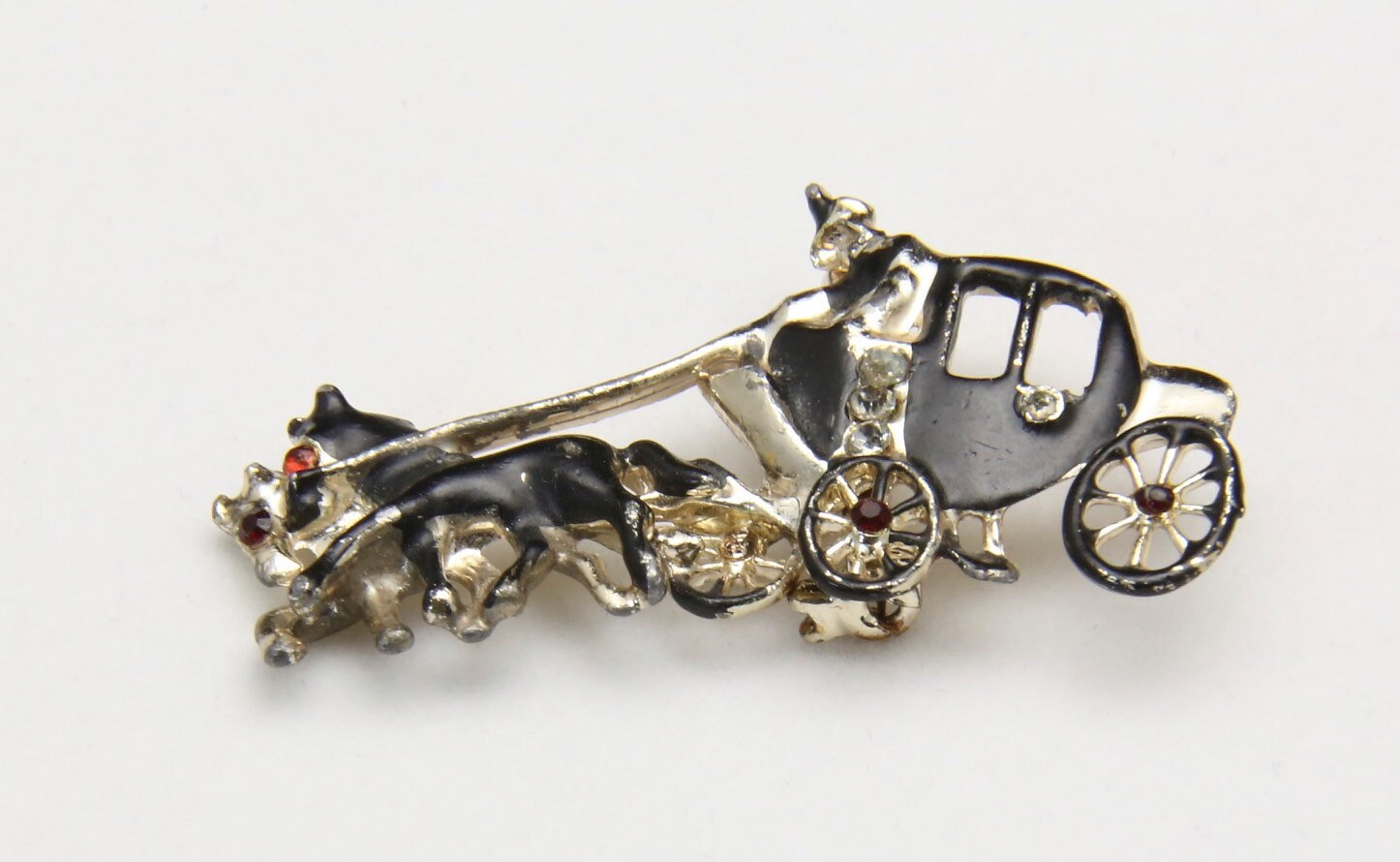 Jahrgang 1940Er Pferdekutsche Pin Brooch Handbemalte Stallungen von HouseofVintageOnline