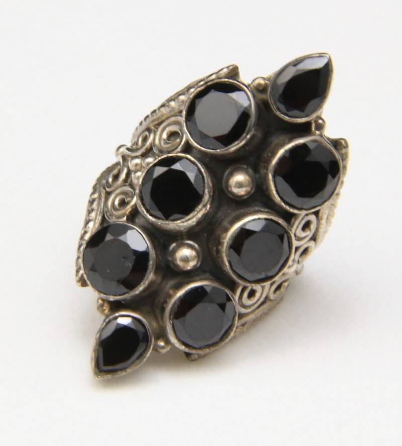 Sterling Silber & Facettierte Schwarze Onyx Multi Stein Lange Statement Ring Größe 7, 5 von HouseofVintageOnline
