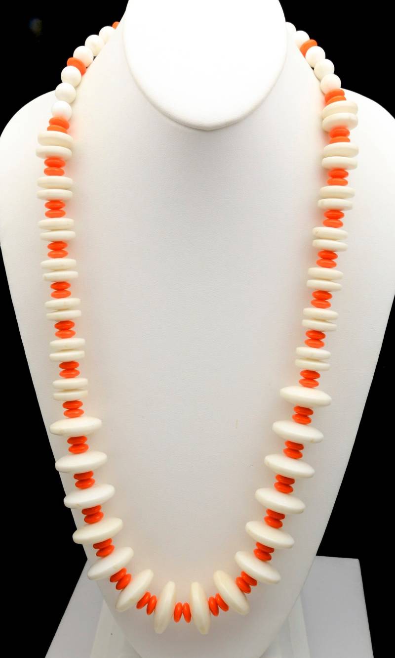Vintage 1960Er Jahre Kenneth Lane Orange & Weiß Deco Stil Scheibe Untertasse Halskette von HouseofVintageOnline