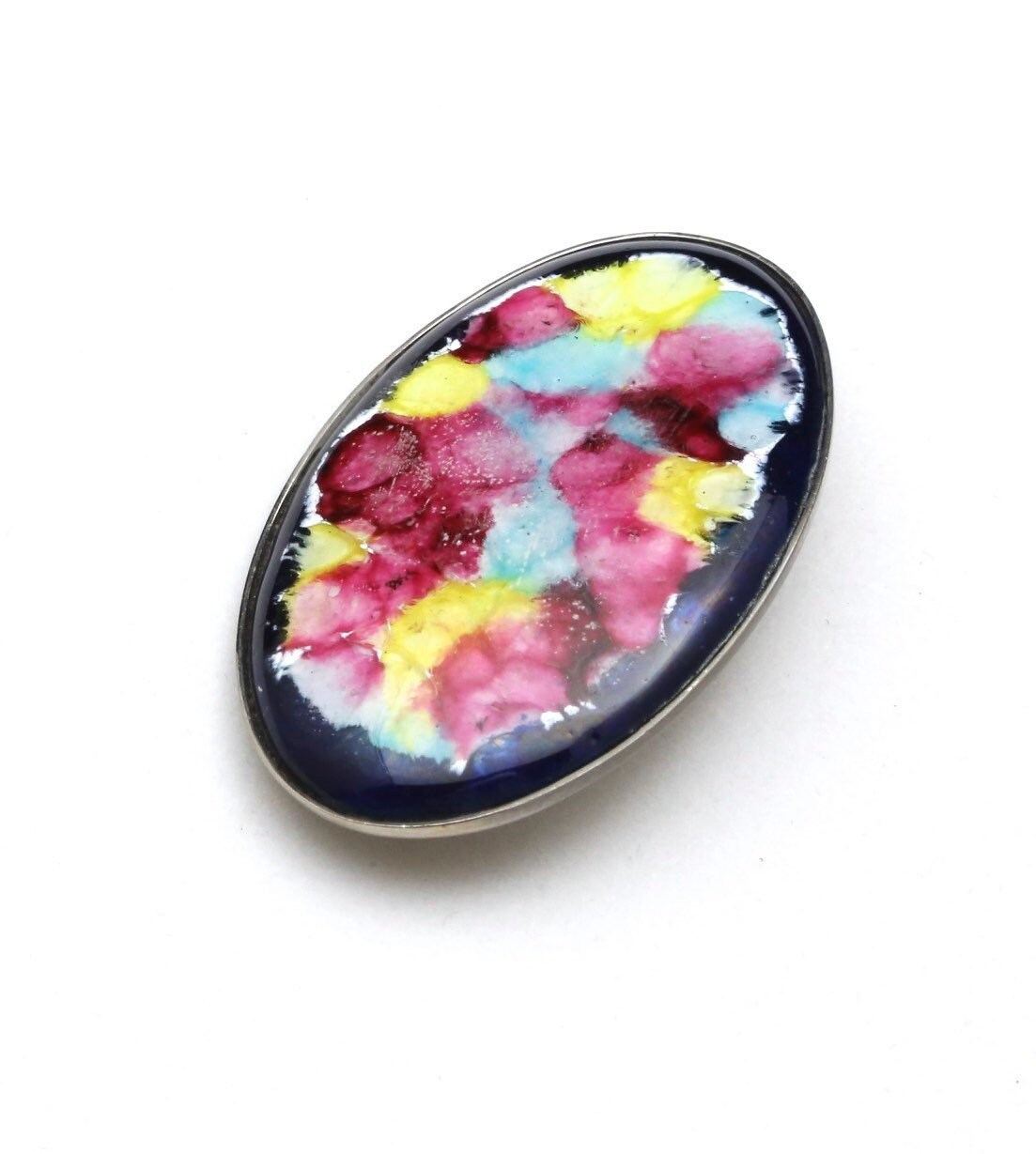 Vintage Artisan Mid Century Modern Colorful Enameled Abstract Oval Pin Brooch von HouseofVintageOnline