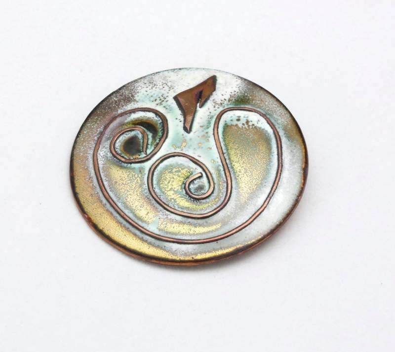 Vintage Artisan Modernist Kupfer Entmakeltes Abstraktes Scrolling Pin Brooch von HouseofVintageOnline