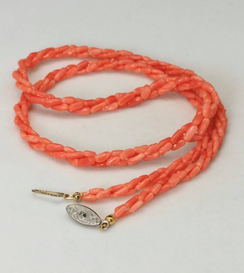 Vintage Engelshaut Koralle Drei Strang Twist Halskette von HouseofVintageOnline