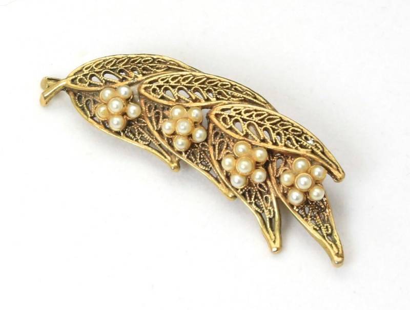 Vintage Gold Ton Filigran Efaux Perle Blatt Pin Brosche Tacoa Kostüm Schmuck von HouseofVintageOnline