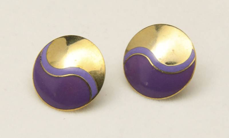 Vintage Laurel Burch Gold Ton Und Lila Emaille Runde Yin Yang Ohrringe von HouseofVintageOnline