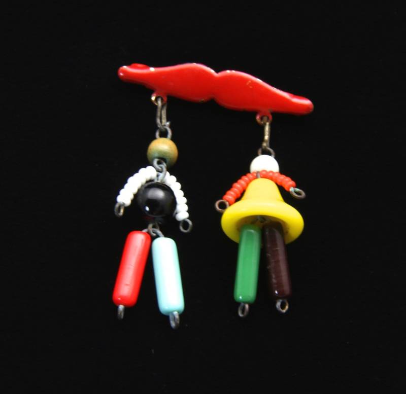 Vintage Mid Century Modern Whimsical Mustache Man Woman Beaded Pin Brooch Retro von HouseofVintageOnline