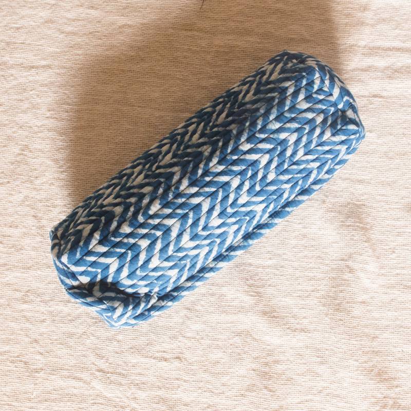 Indigo Chevron Dabu Tasche, Set Von 2 Kulturbeuteln, Gebrauchstaschen, Schminktaschen, Handgemacht, Kosmetiktaschen, Bedruckte Beutel, Made in India von Houseofekam