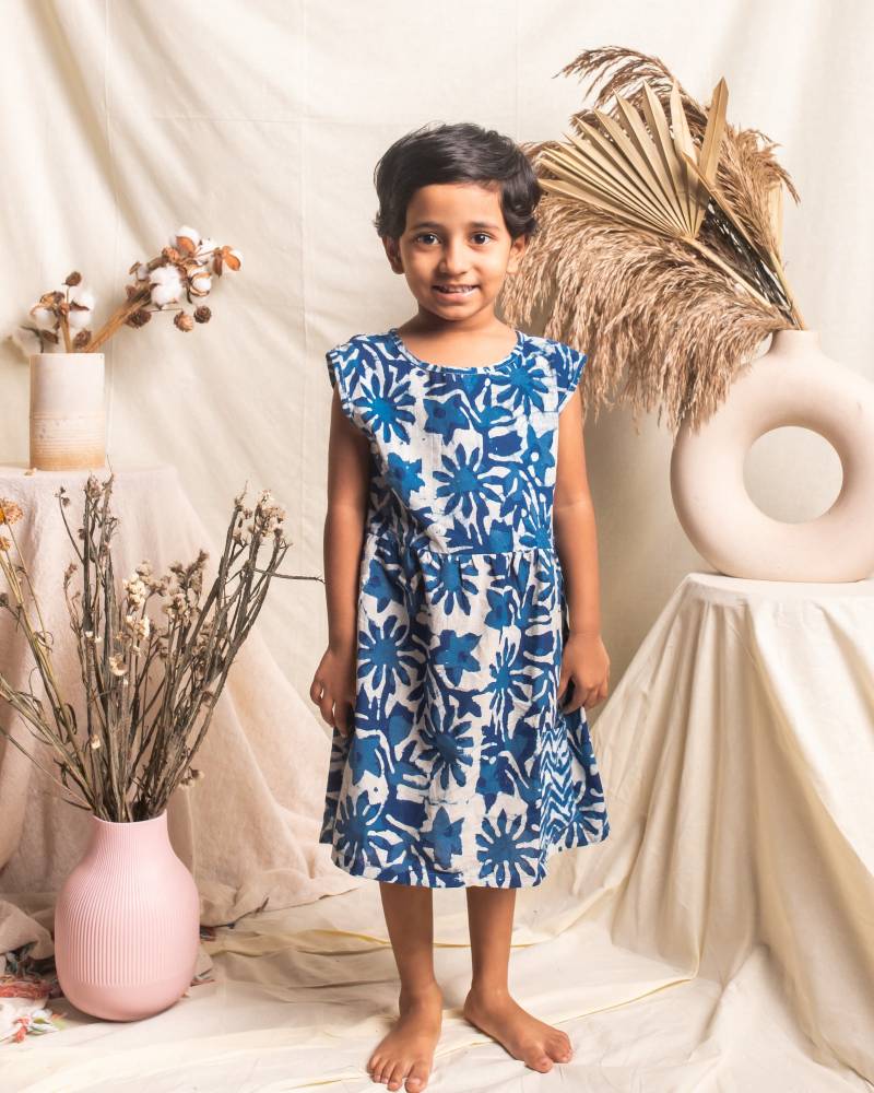 Indigo Floral Blockprint Mädchenkleid, Kleid Für Mädchen, Kleidung, Bedrucktes Kleid, Handblocked Stylist Skater von Houseofekam