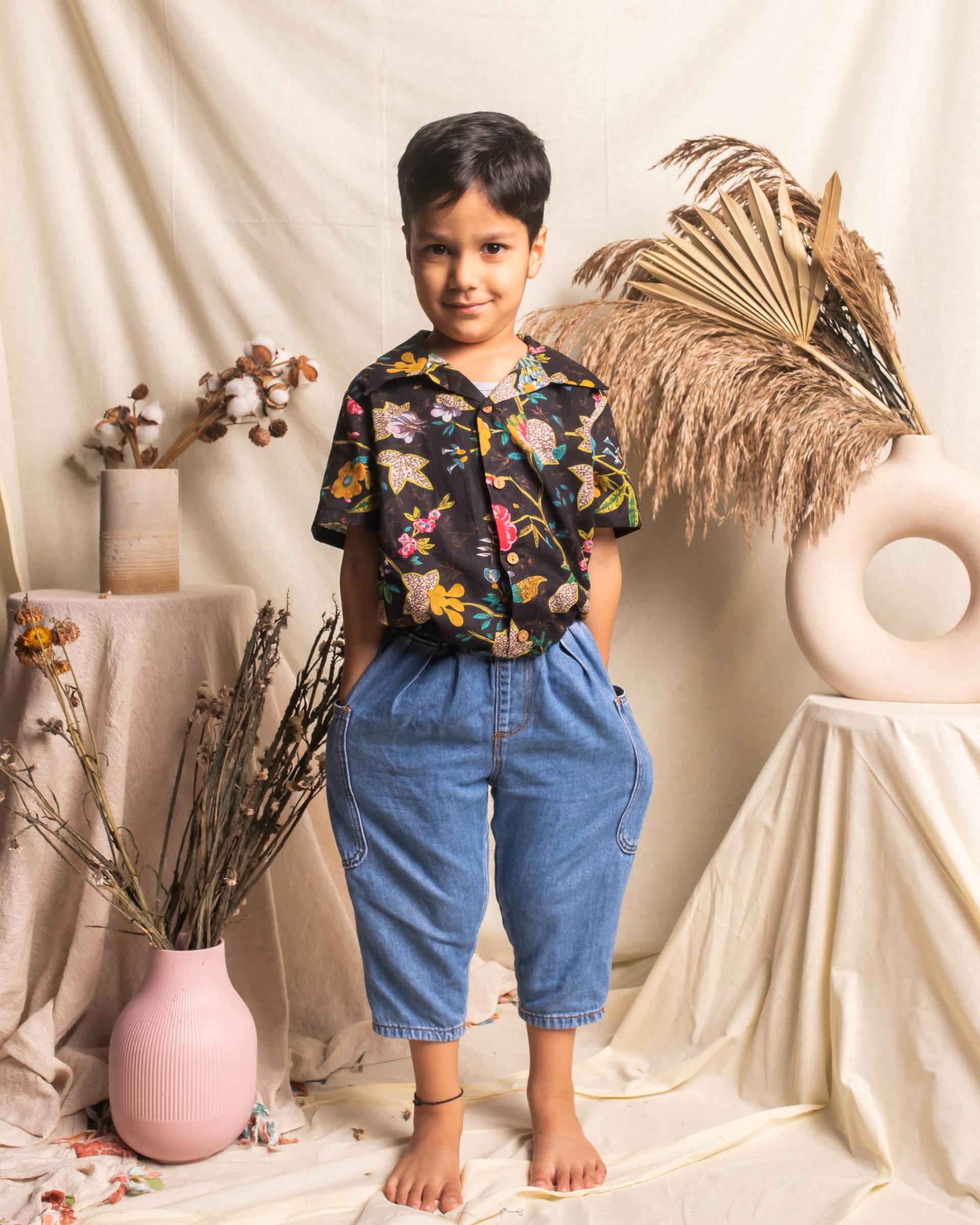 Schwarzer Floraler Siebdruck Jungen Shirt, Handdruck Stoff, Kinderkleid, Baumwollstoff, Made in India, Boy Apparel von Houseofekam