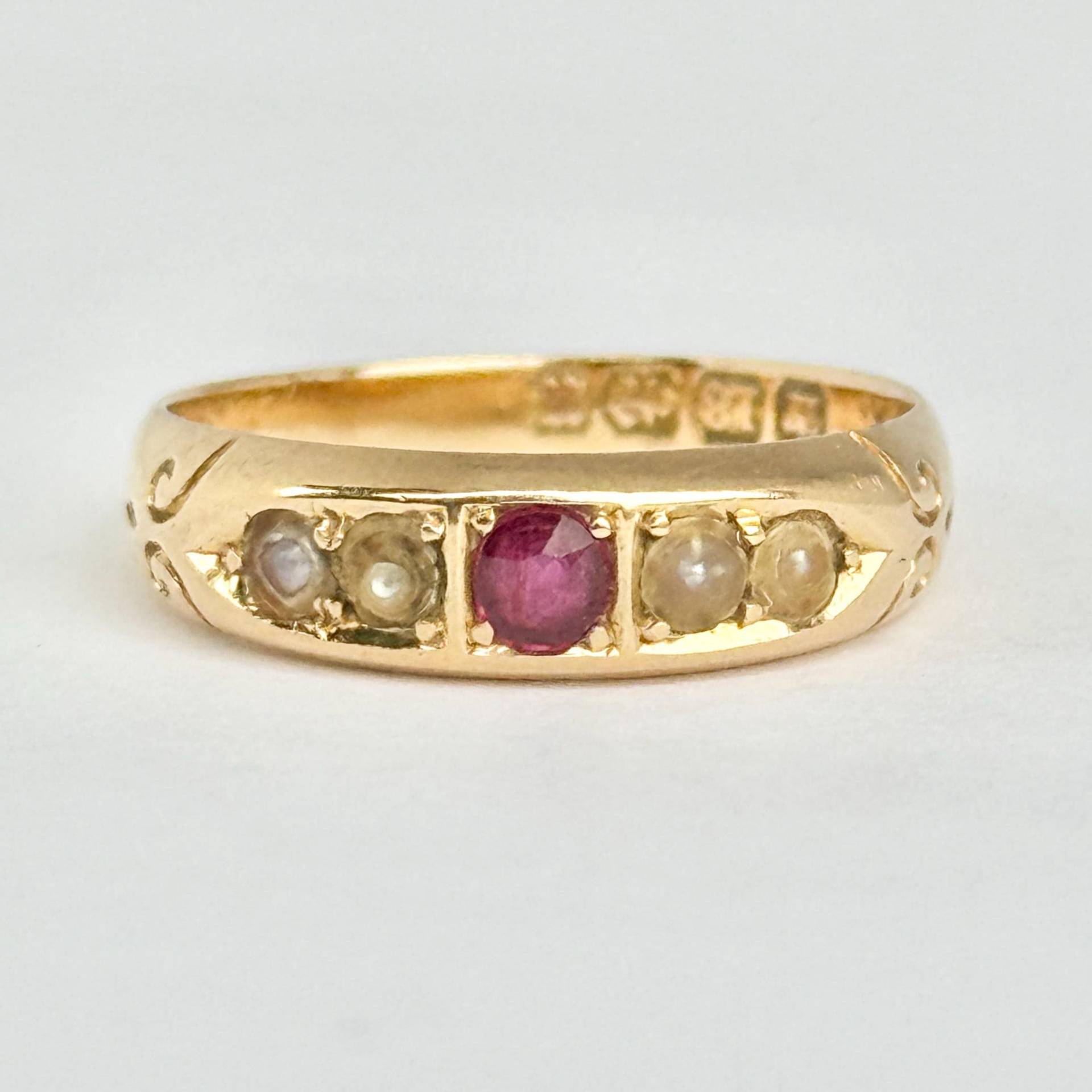 Antike 18 Karat Gold Perle Und Rubin Ringschiene von HowardsAntiquesLTD