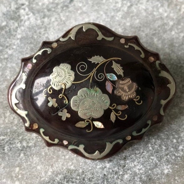 Antike Triple Gold Overlay Und Perlmutt Piqué Brosche von HowardsAntiquesLTD