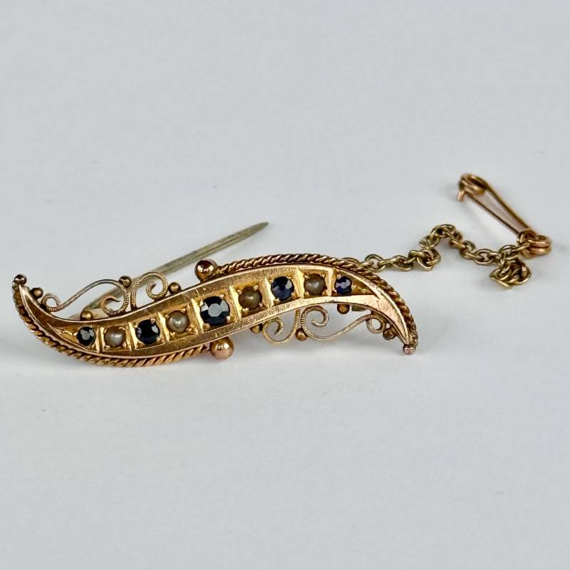 Vintage 9 Karat Gold Saphir Und Perle Set Bar Brosche Pin von HowardsAntiquesLTD