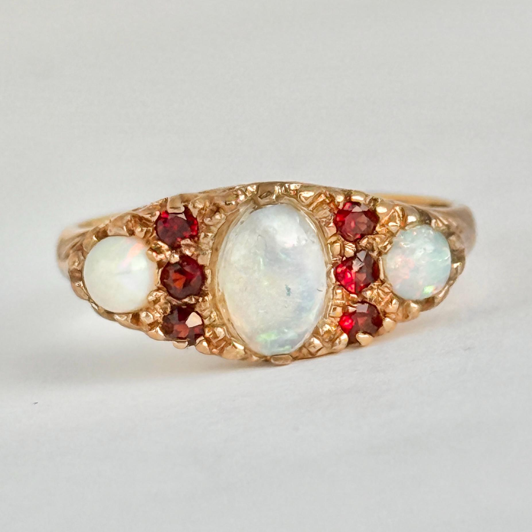 Vintage Opal Und Granat Verzierter Gelbgold Ring von HowardsAntiquesLTD