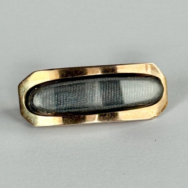 Wunderschöne Antike Gewölbte Trauerbrosche Aus Den 50Er Jahren von HowardsAntiquesLTD